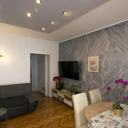 Edera, Near The Town In A Quiet Location Rovinj