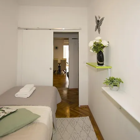 Edera, Near The Town In A Quiet Location Apartamento *