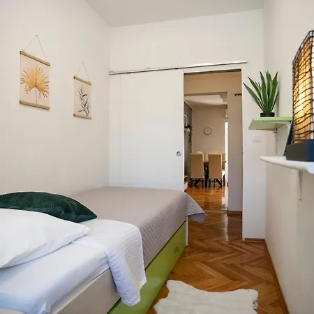 Edera, Near The Town In A Quiet Location Appartement *