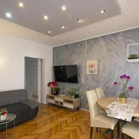 Edera, Near The Town In A Quiet Location Rovinj